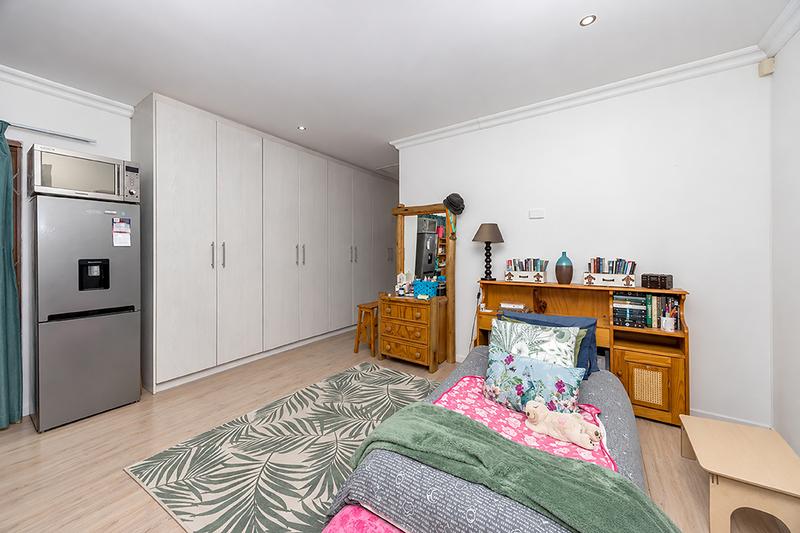 5 Bedroom Property for Sale in Bloubergrant Western Cape